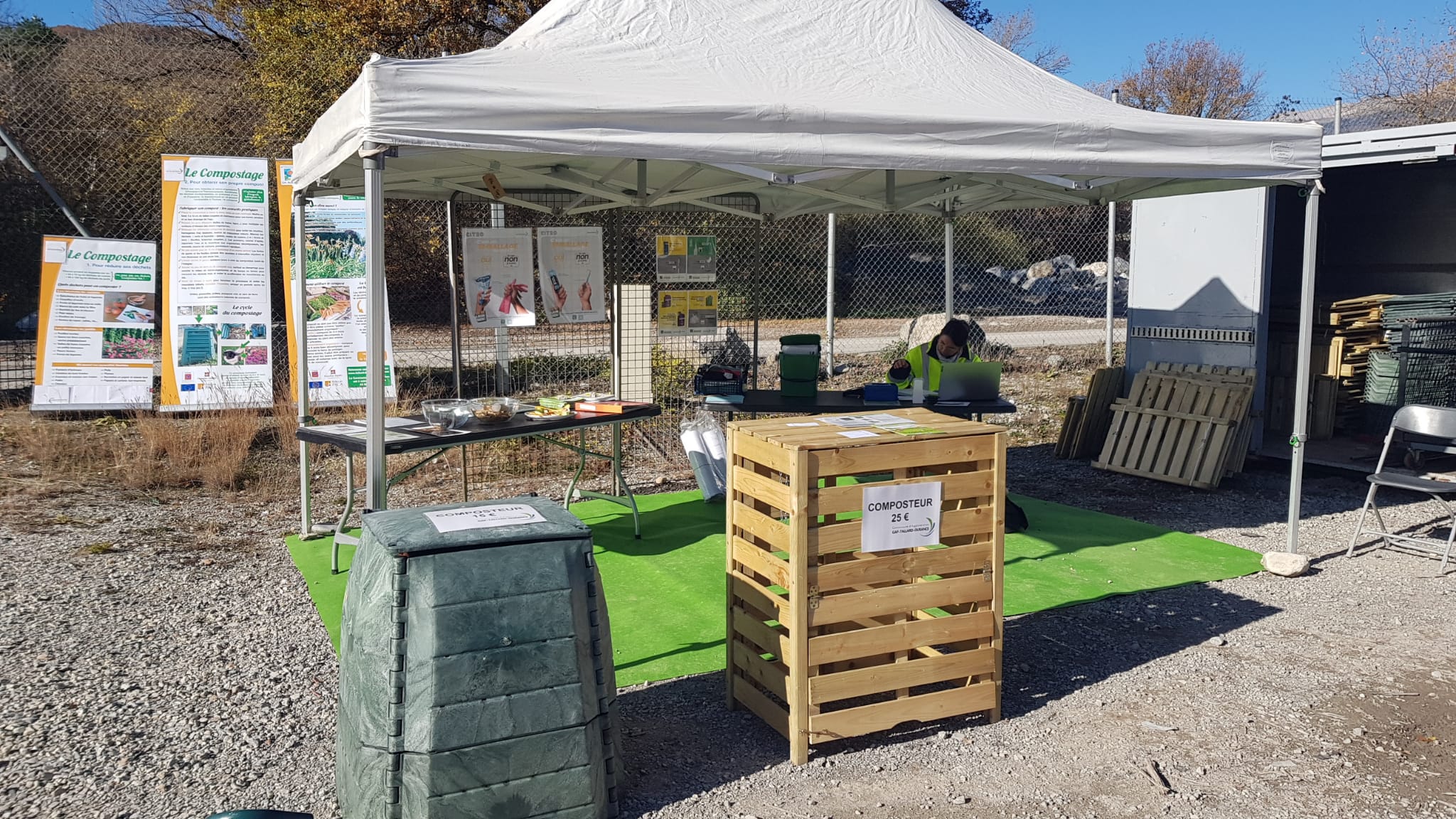 Vente de composteurs à la déchetterie des Piles de Tallard