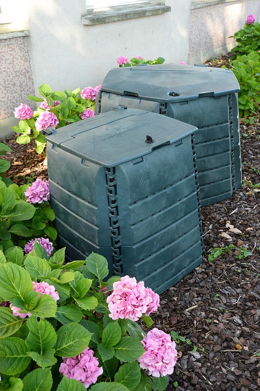 Distribution de compost et composteurs